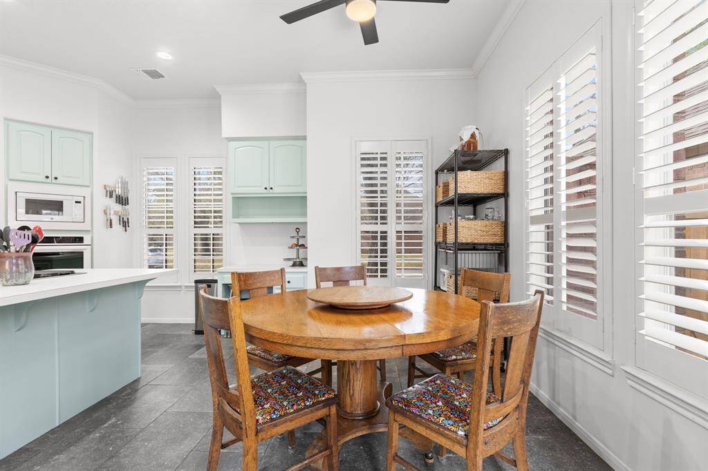 Breakfast area in the kitchen.