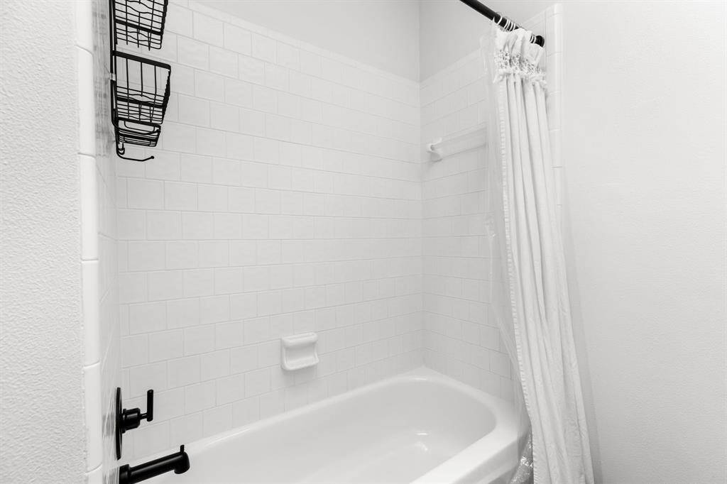 Shower tub in secondary bathroom