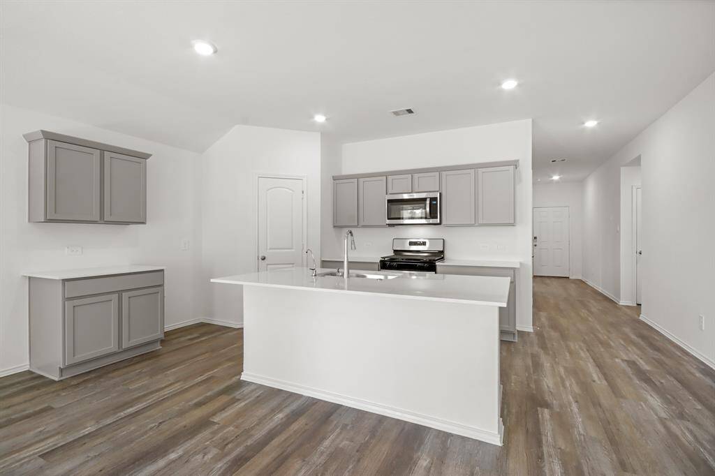 Fantastic Modern Kitchen with Tons of Natural Light!