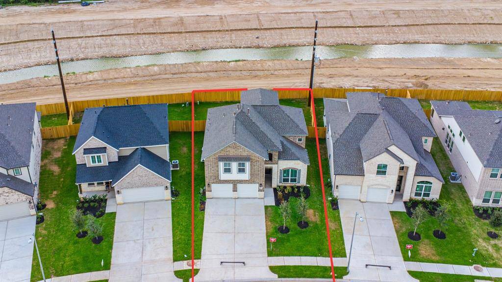 This home sits on a large lot with NO REAR NEIGHBOR. There is ample yard space in front and the back, lush landscaping and a well-maintained yard.