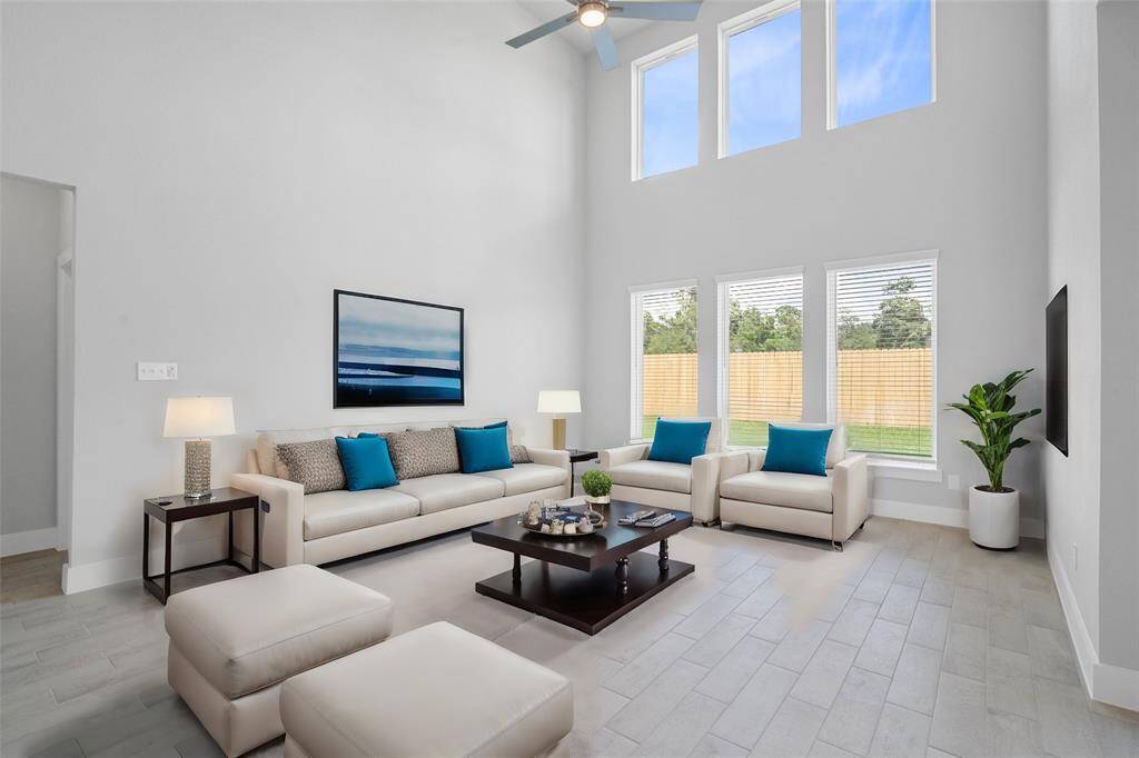 This light and bright spacious living room is the perfect layout for entertaining or just relaxing. Whether it's simply a night in or entertaining family and friends, this home has ample open space for everyone to enjoy! Featuring ceiling fan with lighting, gorgeous flooring, large windows with blinds and high ceilings.