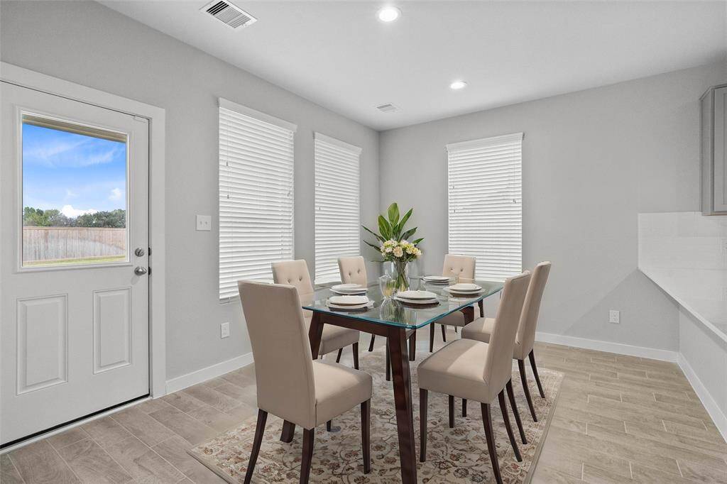 Make memories gathered around the table with your family and friends! This dining room features high ceilings, recessed lighting, large windows, and tile flooring!