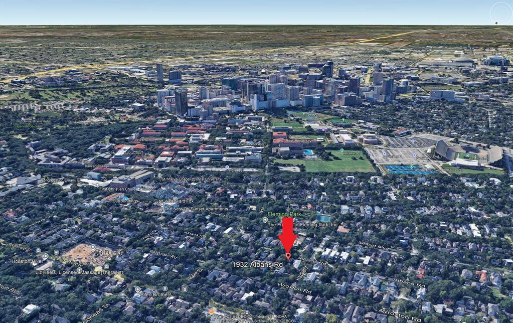 Just blocks away from Rice University, Zoo, and not far from the medical center.