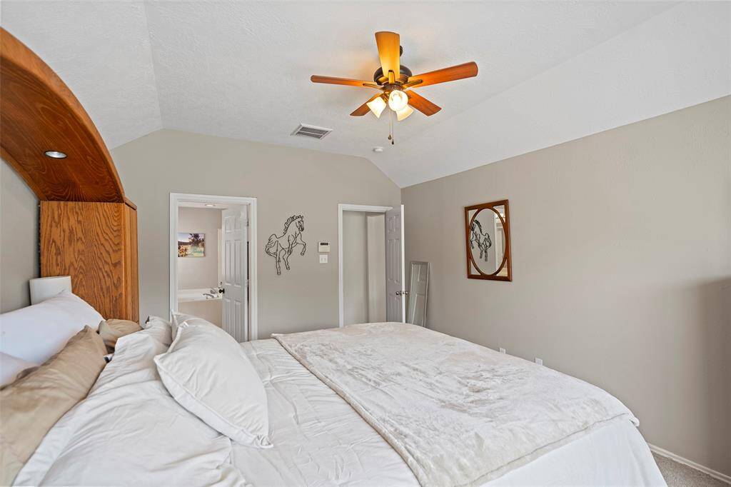 There is plenty of room for all your needs in this primary to live comfortably!