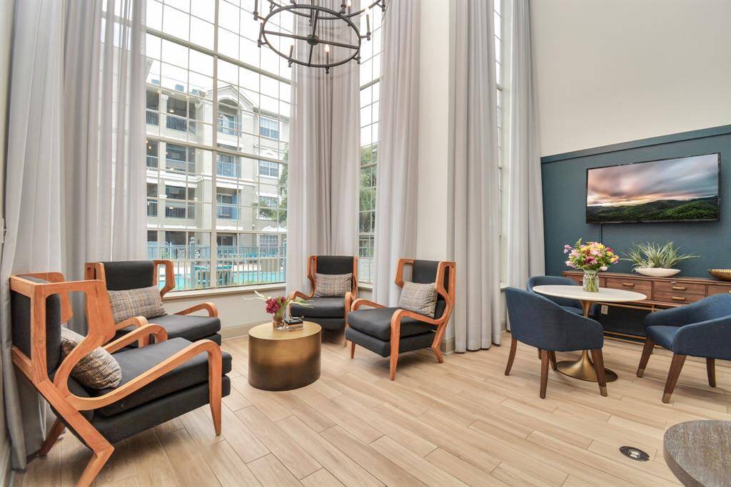 lOUNGE AREA