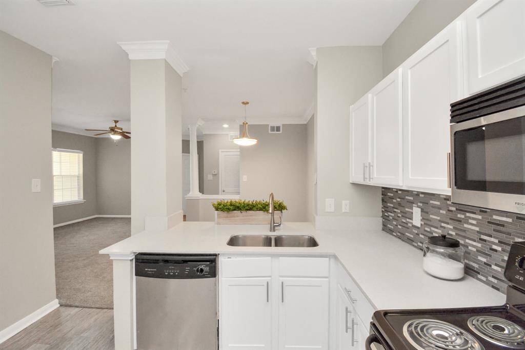 Photos displayed may be of similar apartments or floor plans featuring the same finishes.