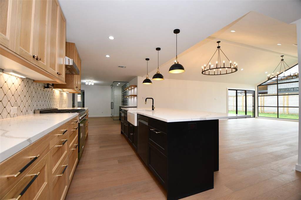 Oversized porcelain sink will make clean up a breeze. The island is also where the diswasher and microwave drawer are located. The range features 6 burners with a pot filler for the pasta lover.