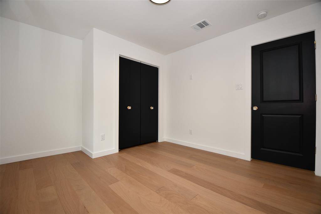 All the interior doors have crystal door knobs adding  to the contemporary elegance.