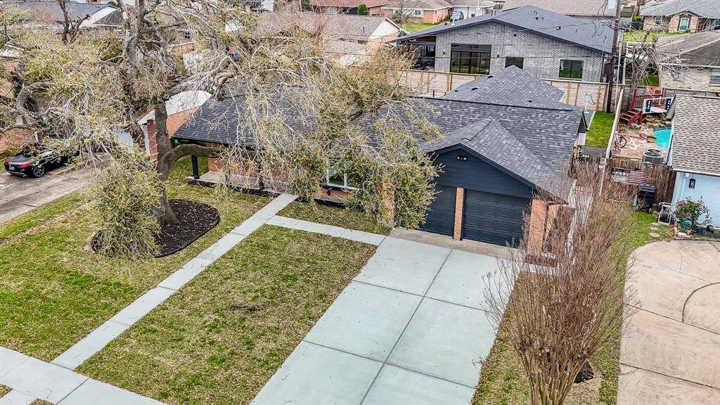 2310 Willowby in Timbergrove is convienantly located to the Heights, Memorial park, Galleria and so much more. Just off 18th street at 610,  I -10 and 290 N.