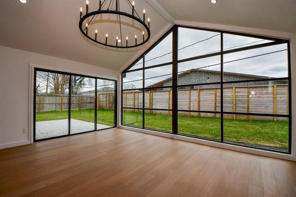 The triple patio doors open from either side allowing the inside to move outside easily when entertaining.
