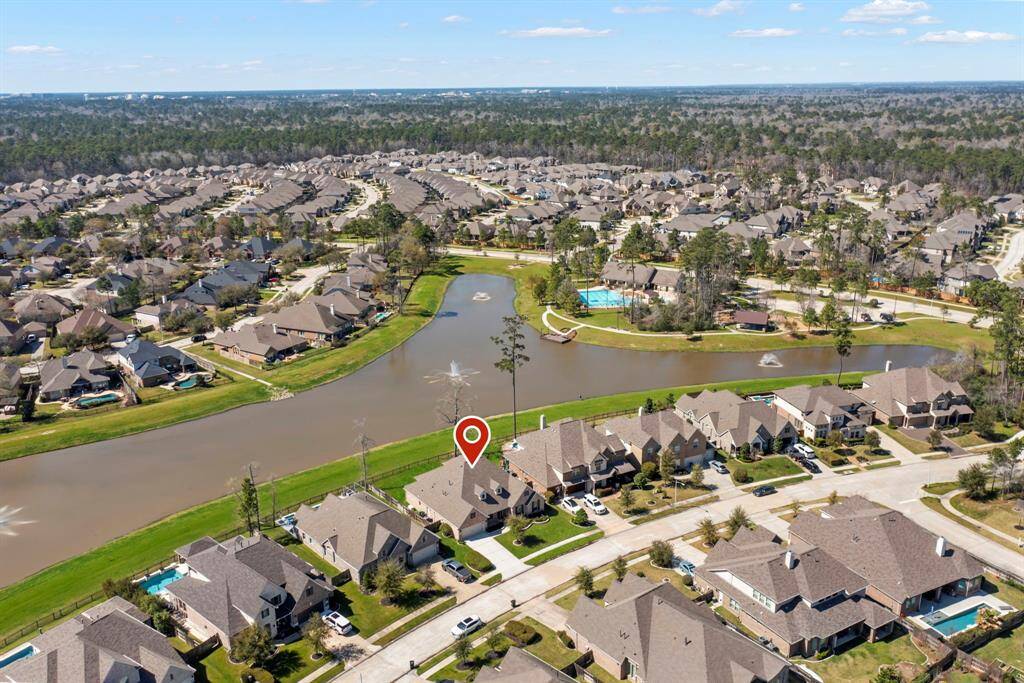 Located within walking distance to community clubhouse, pool, playground, and walking trails!