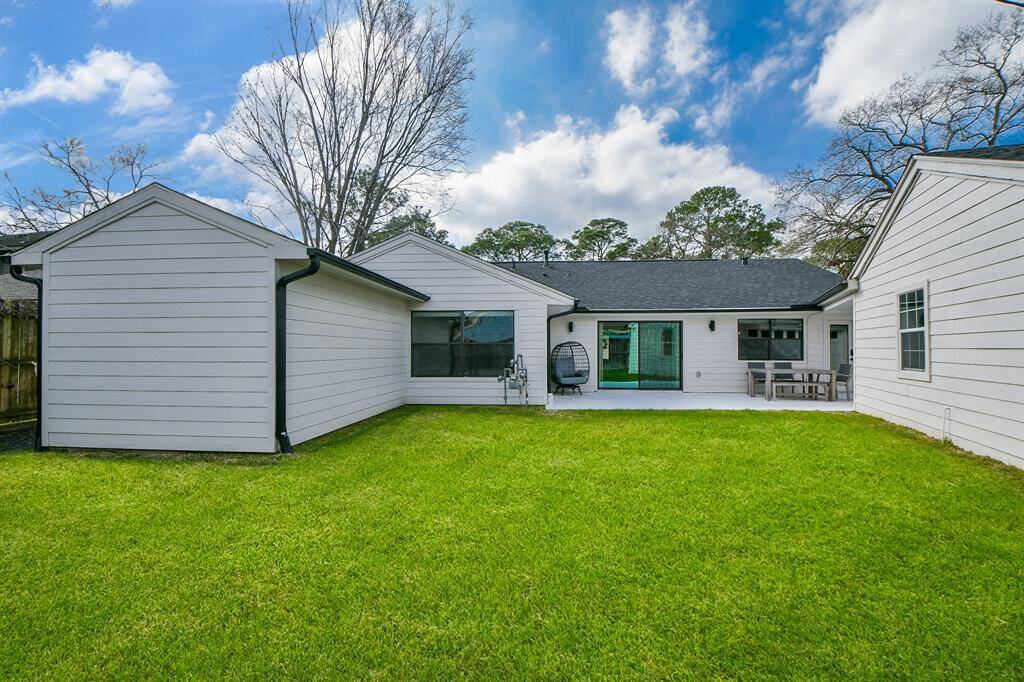 Spacious and inviting backyard, perfect for outdoor gatherings and relaxation.