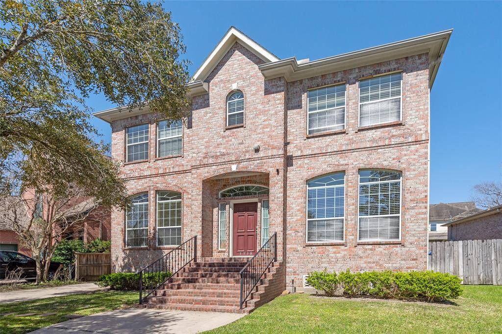 You are invited to live in the heart of Houston's urban vibe and citylife, yet in a comfortable & peaceful environment.