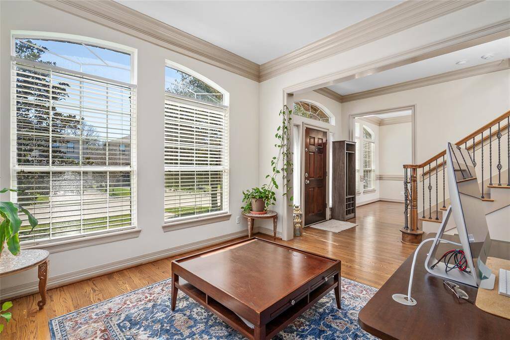 This formal living space sits on the front of the home, with large windows to the frontyard. Plentiful light.