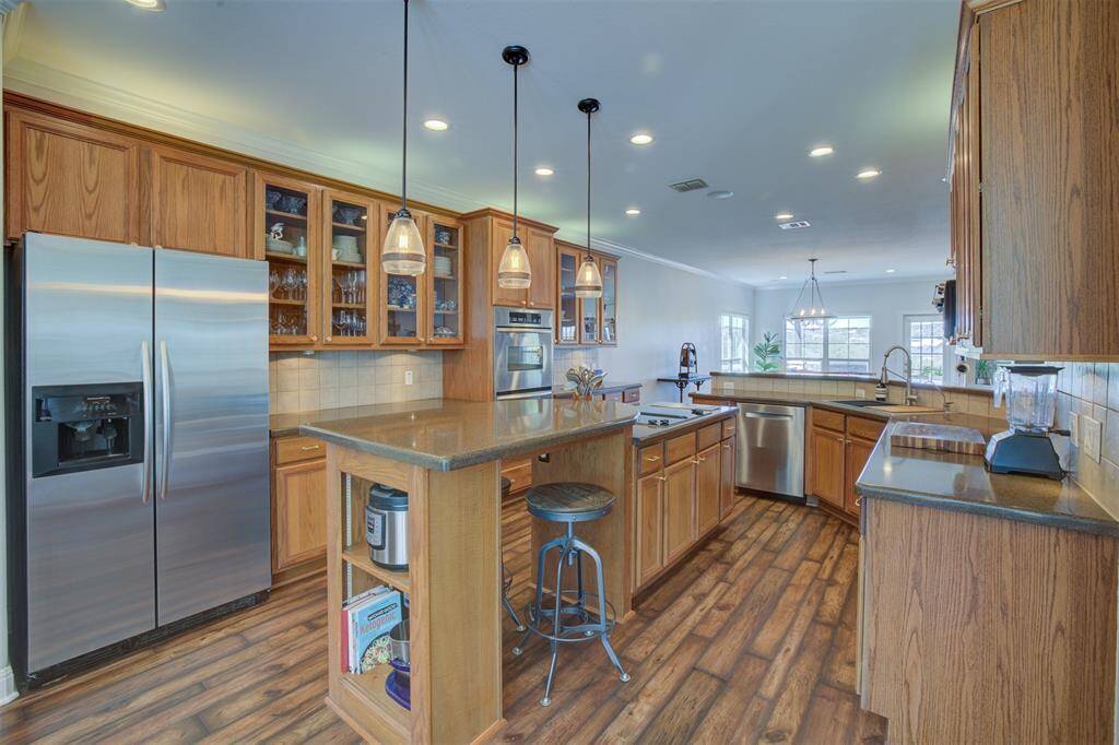 Eat-in kitchen with center island.