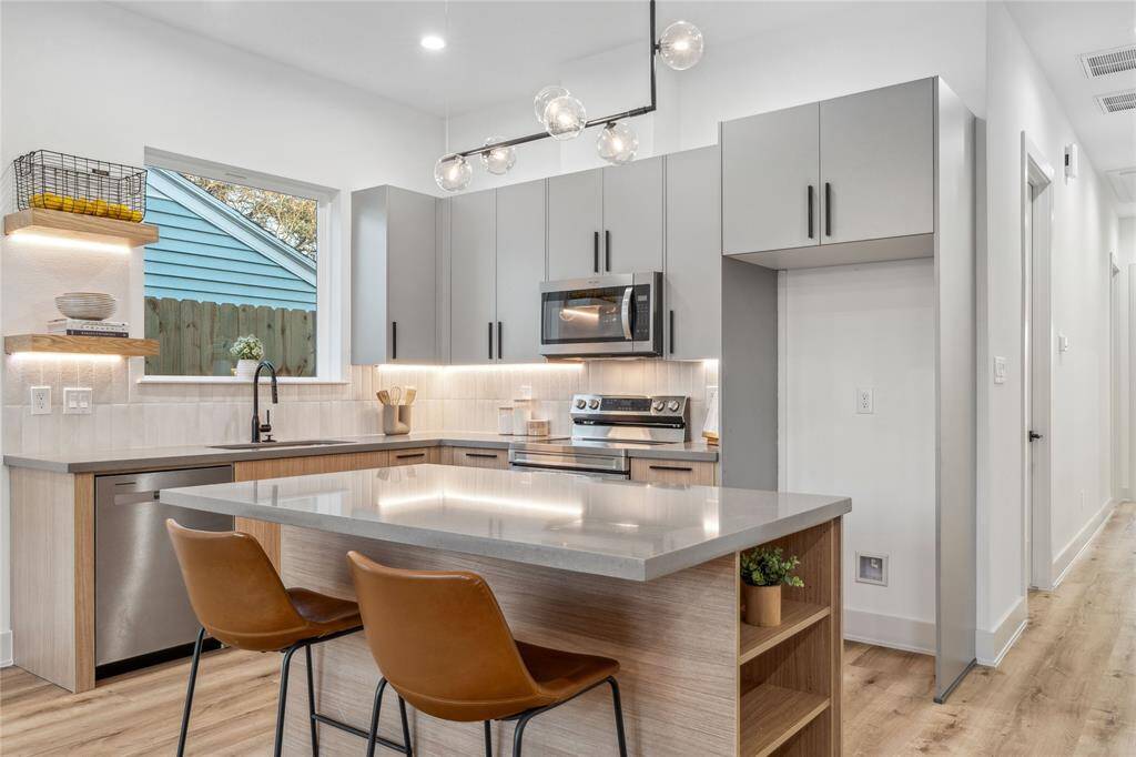 This beautiful and airy chef's kitchen is the perfect place to prepare food, weather you're in cooking or ordering out.