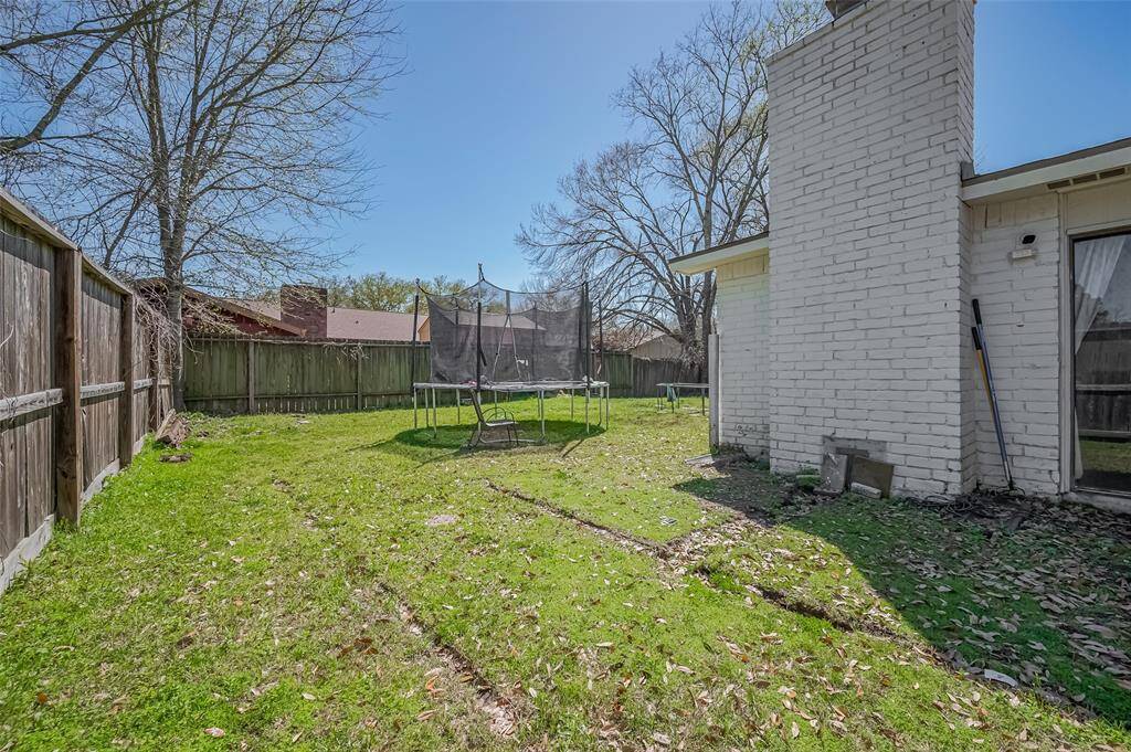 Very spacious backyard