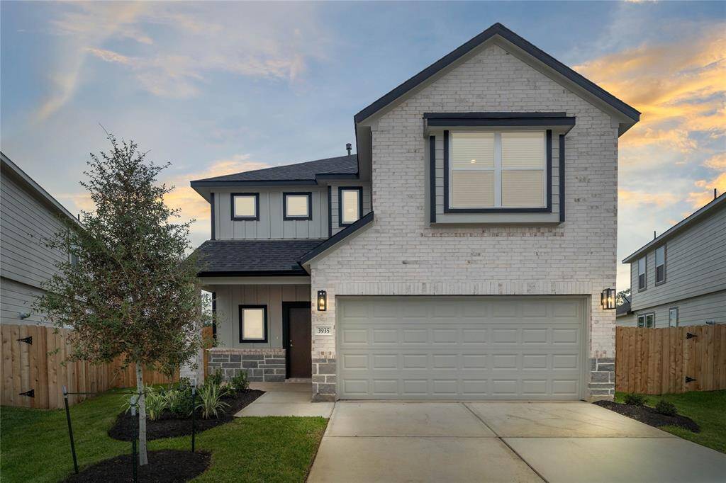 Welcome home to 3935 Blue Grama Grass Drive located in the community of Grand Oaks Village and zoned to Katy ISD.