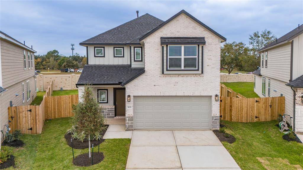 Additional aerial view to showcase the ample side yard space.