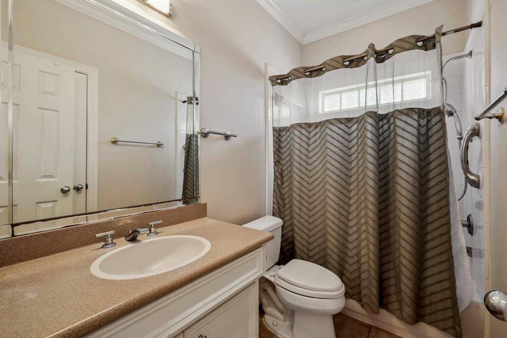 Ground Floor Suite Bathroom