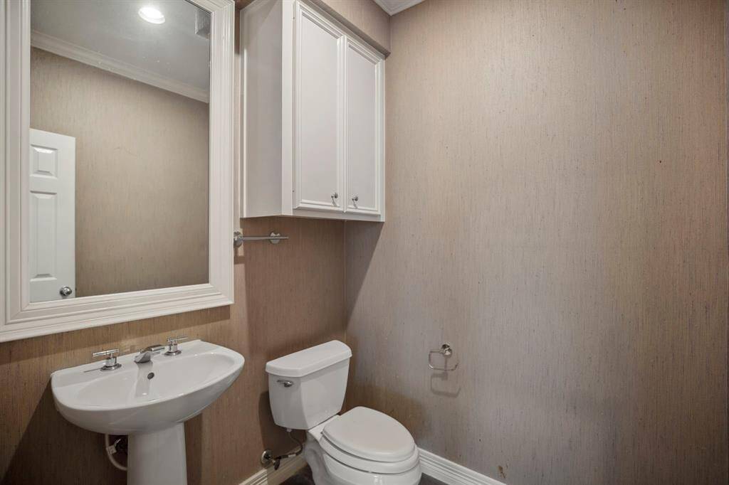 Flex Room Powder Room