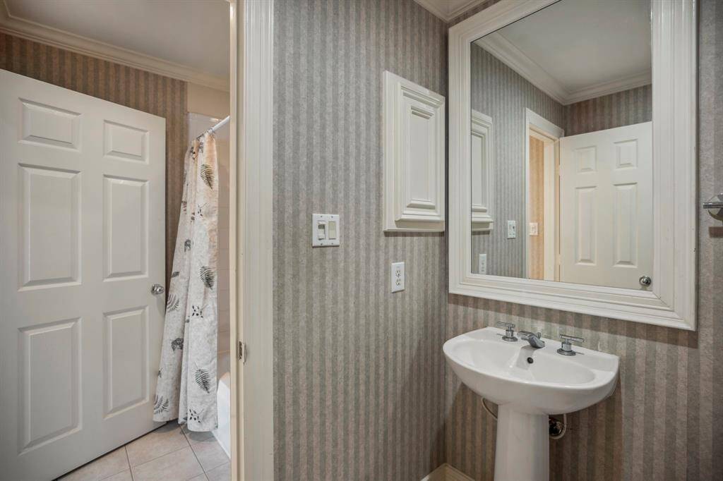 Third Floor Suite Bathroom