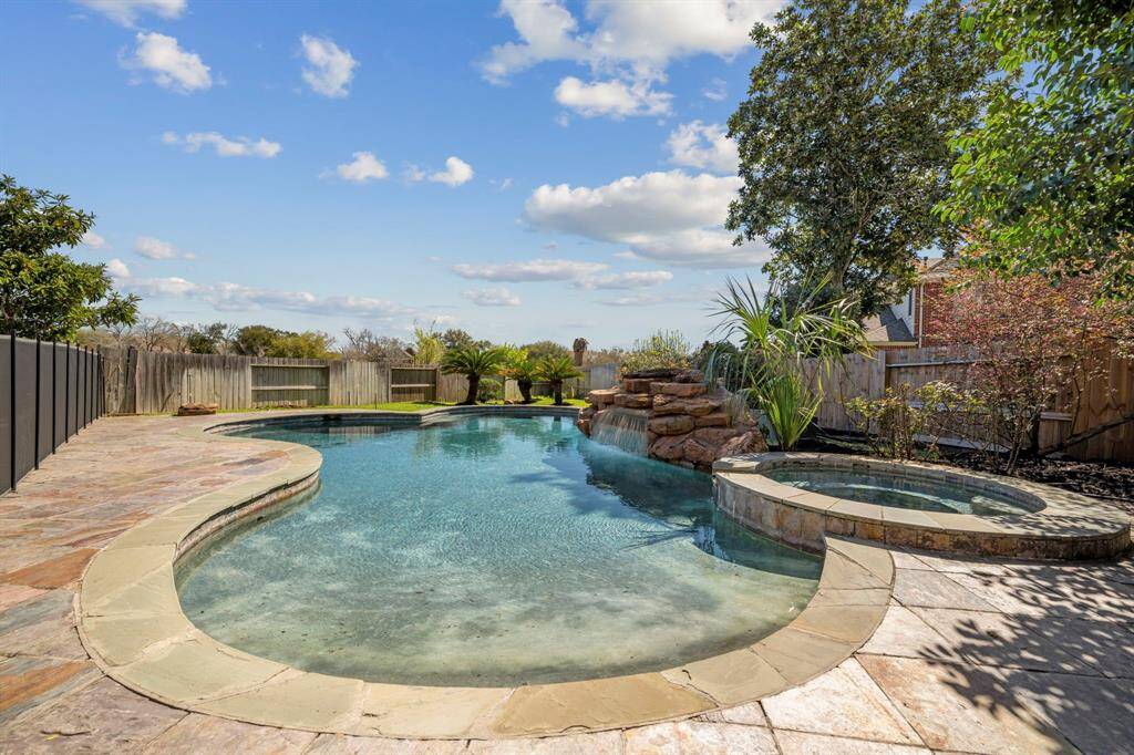 Pool & Spa