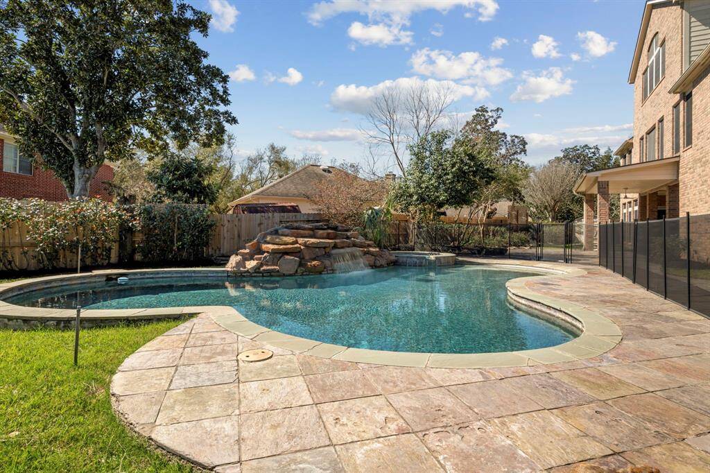Pool & Spa