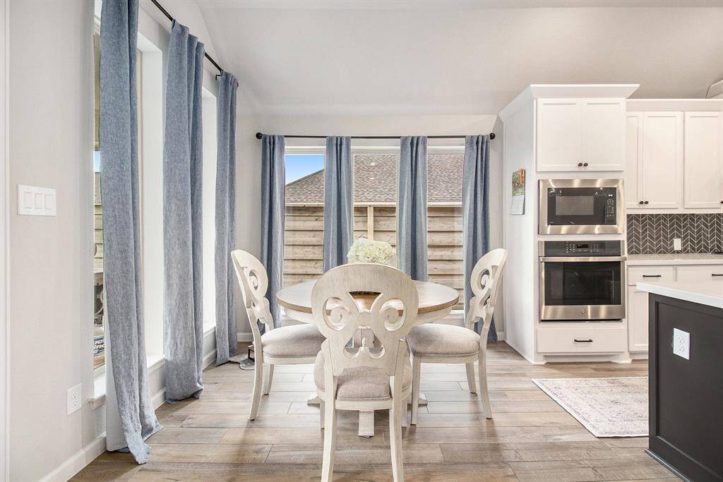 Ready to enjoy, food prep, entertain & more on this spacious island area