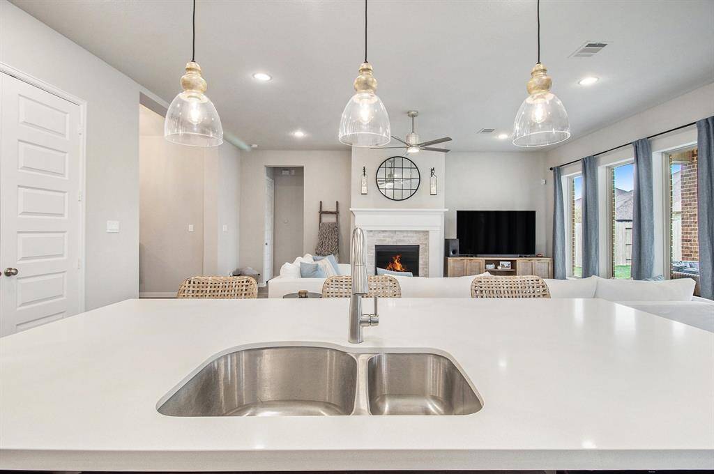 Additional dining/breakfast area convenient to kitchen area