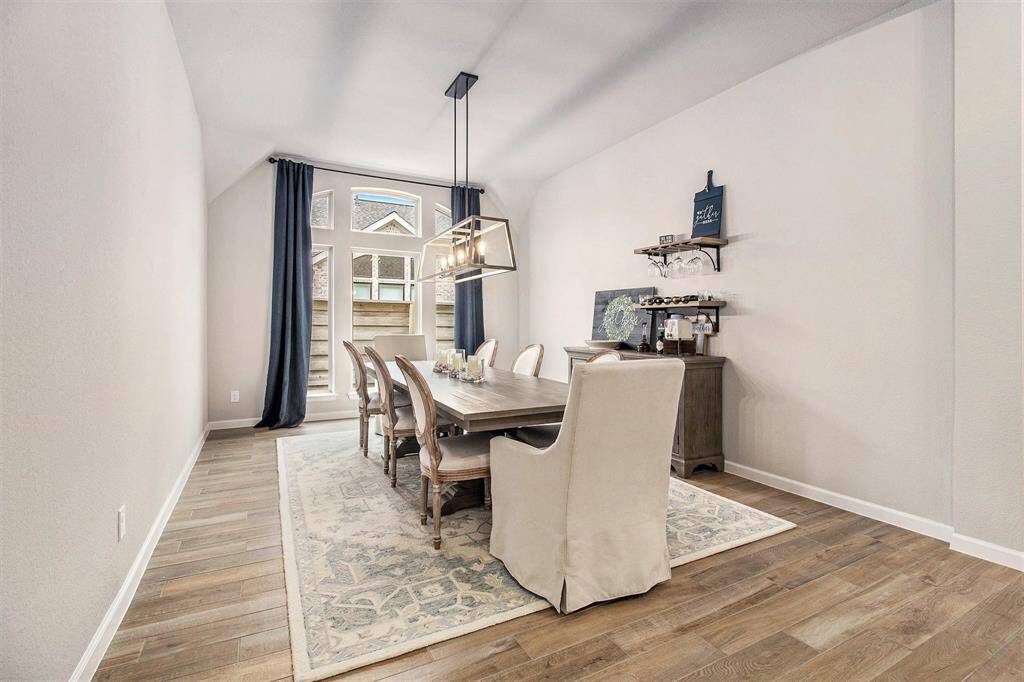 Come enjoy a meal or entertain in this fabulous dining area space