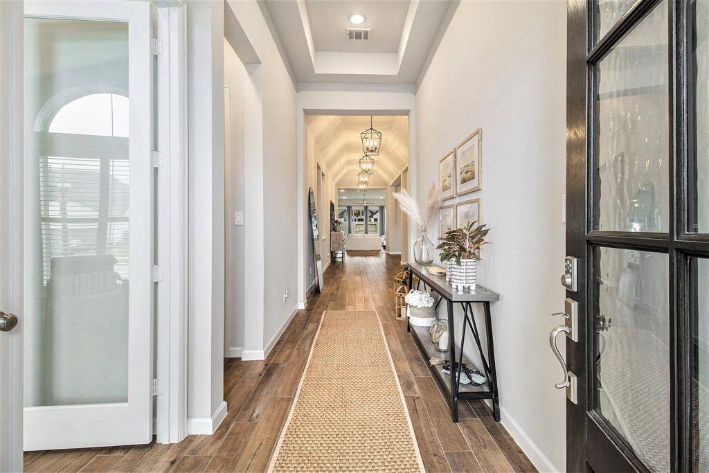 Enter in this amazing home with upgrades & customized items