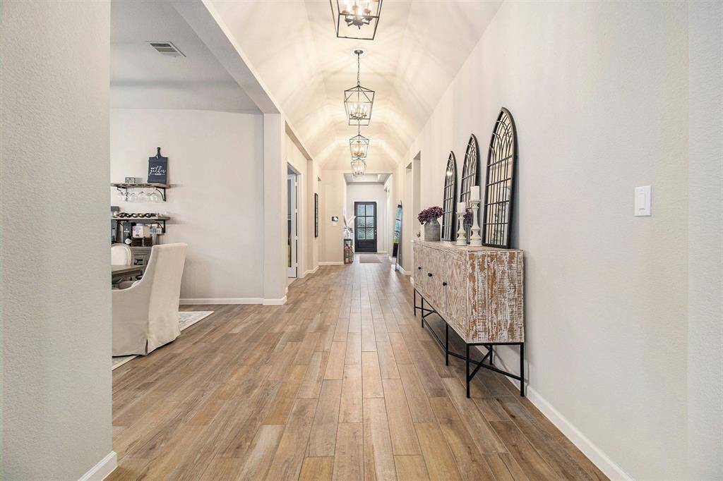 Stunning foyer area