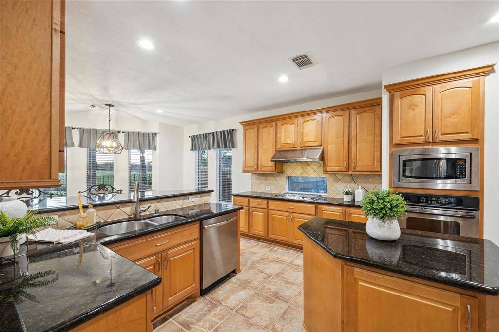 Take in lake views, right from the kitchen.