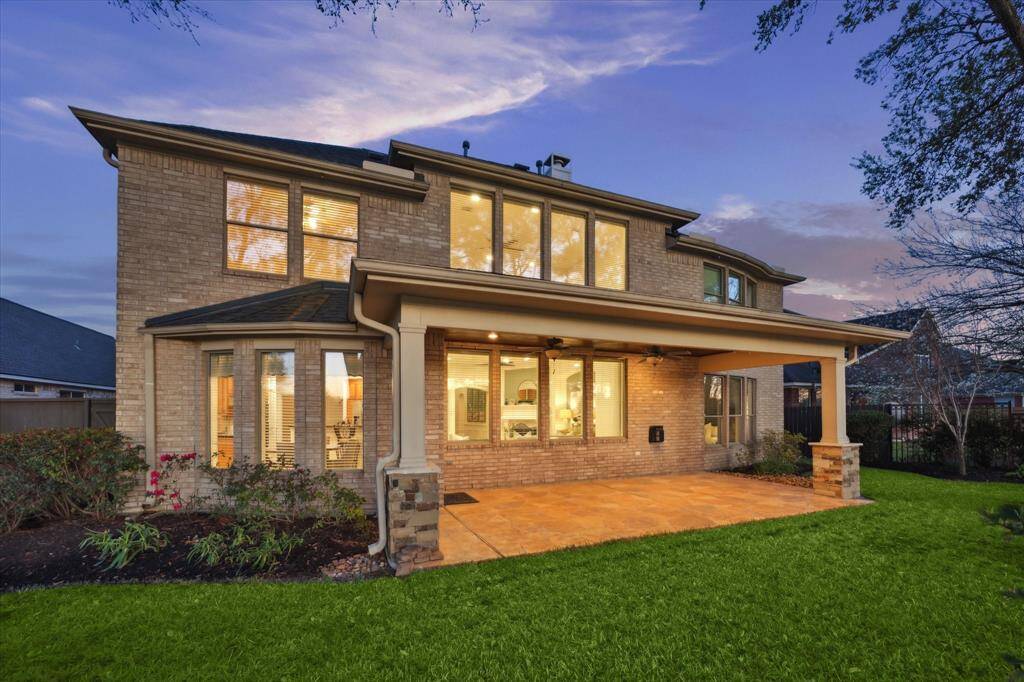 This home offers an extra level of privacy and tranquility. With no through traffic, the quiet surroundings create a safe and serene environment, perfect for family living.