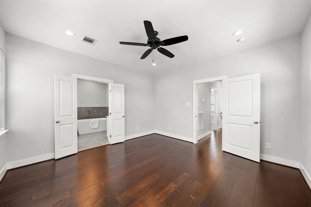 One last view of the owner's bedroom.