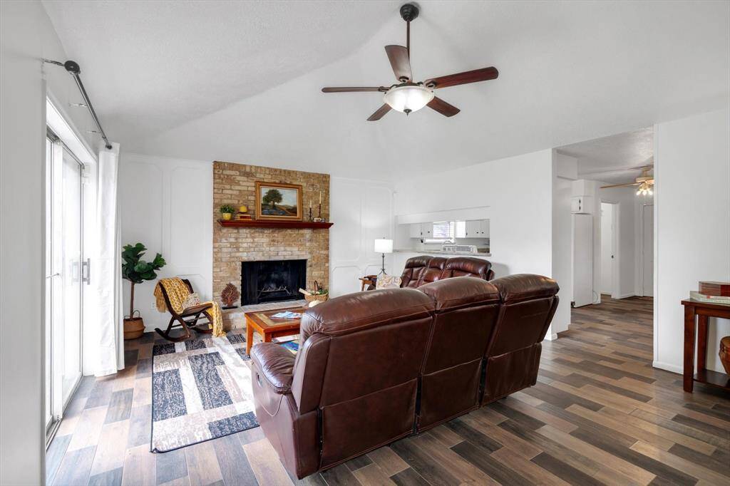 High ceiling in the living room!