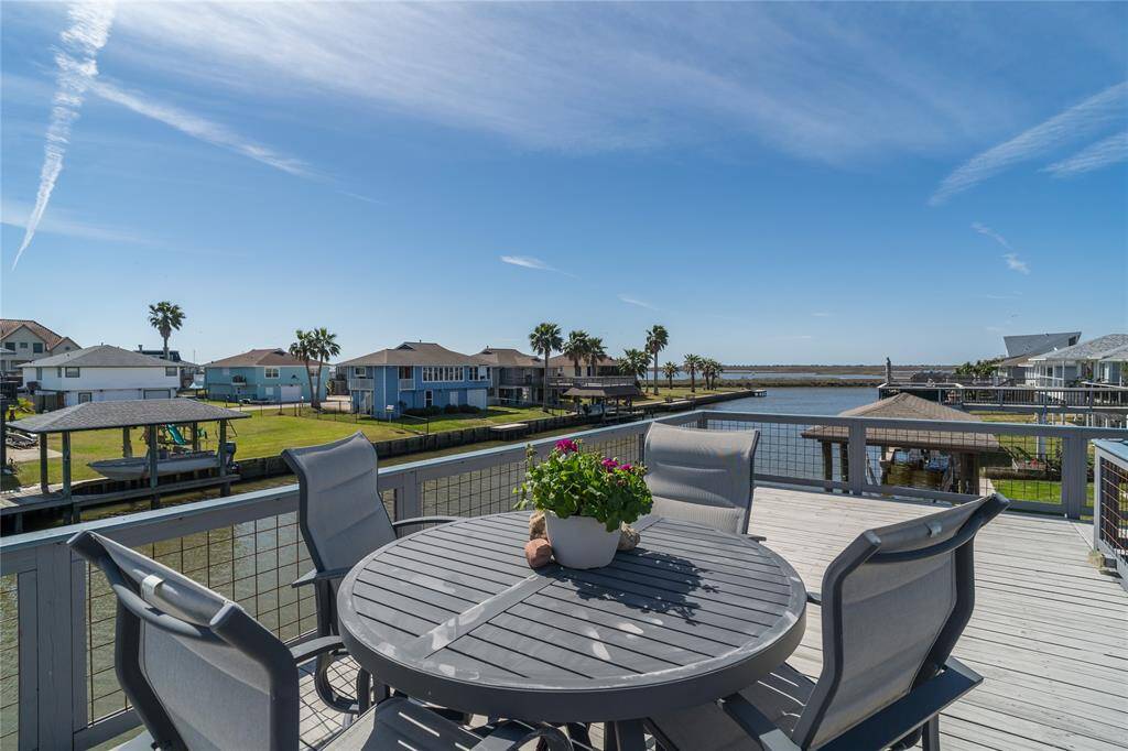 Great spot to enjoy the morning sunrise or the changing colors of the sky over the bay during a magnificent sunset.