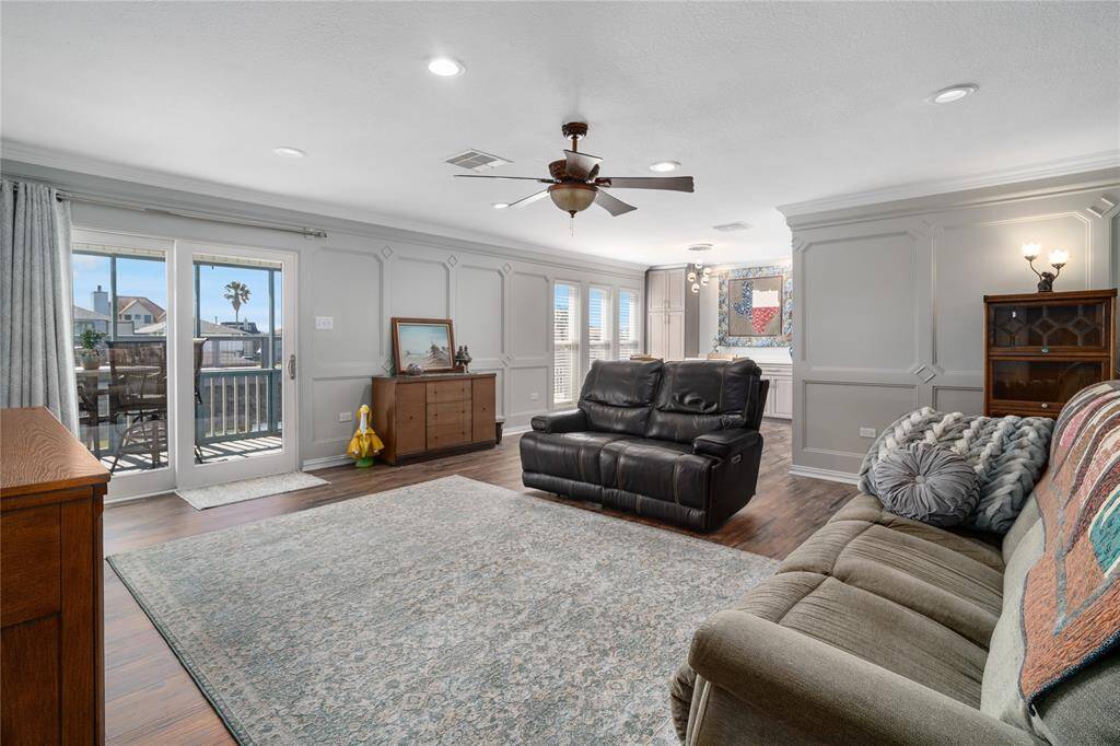 Spacious upper floor living room with the doors opening onto the screened-in porch.
