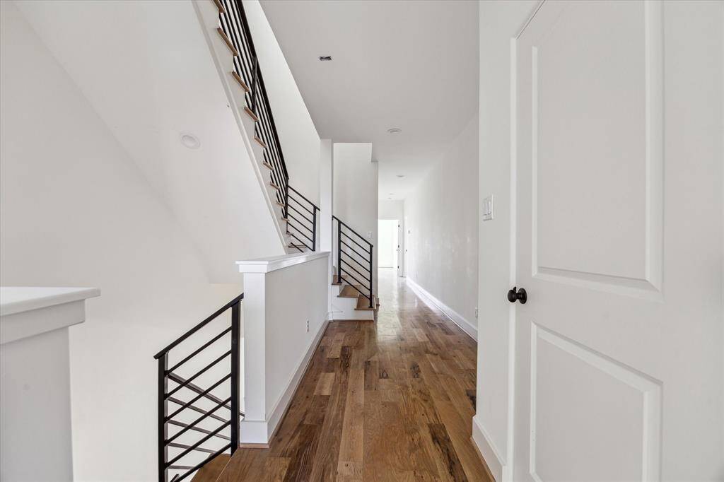 Secondary bedroom.