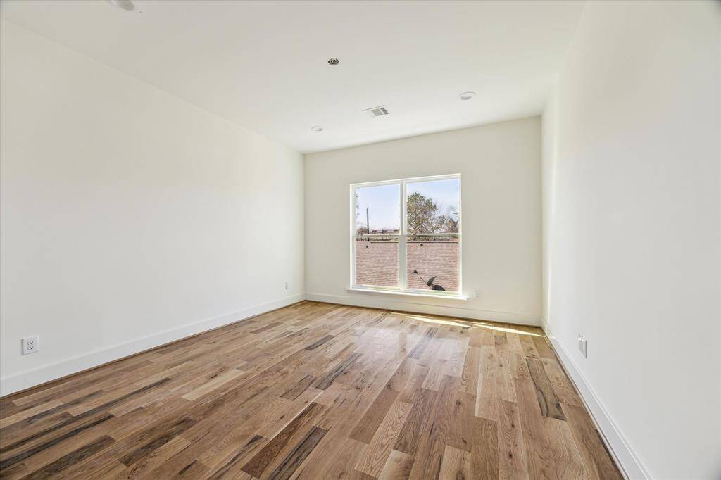 En-suite bath with tub/shower. Second bedroom has a shower only.