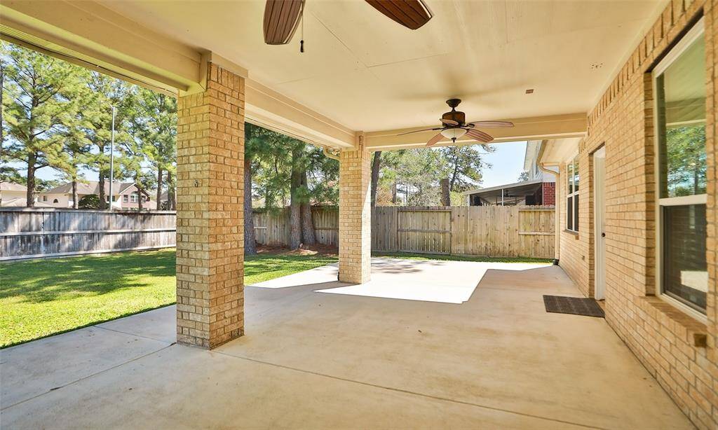 Large Covered area with ceiling fan