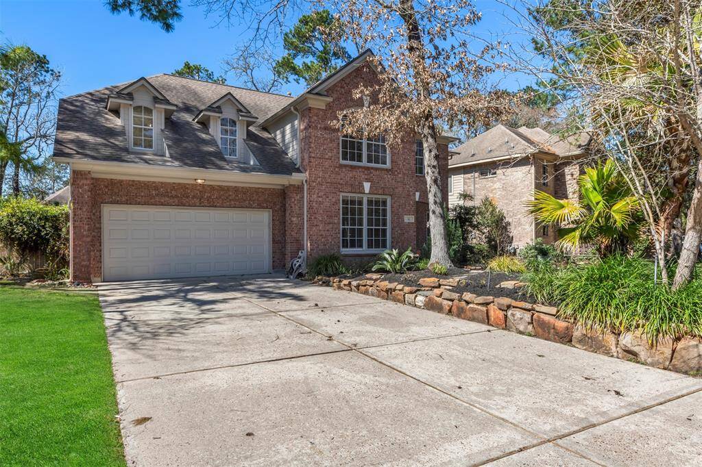 A double sided driveway and oversized garage make it easy for all parking.