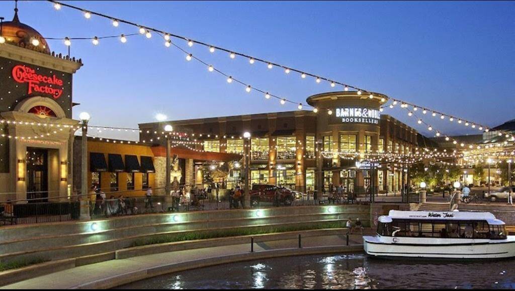 A quick drive to many restaurants and shopping area's.