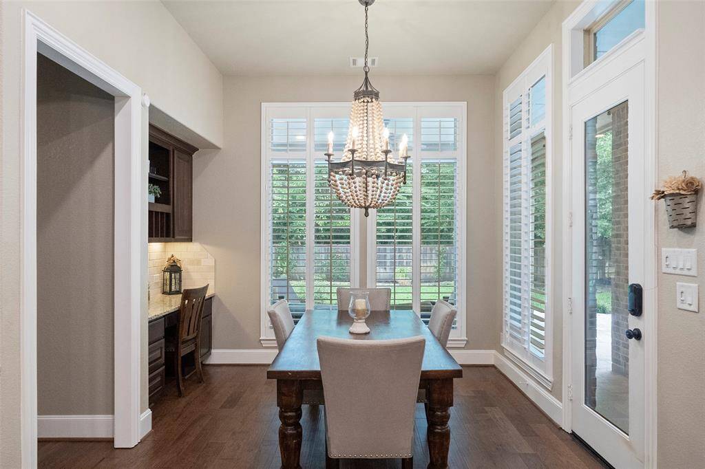 Casual dining has lots of windows for natural light & views of the backyard.
