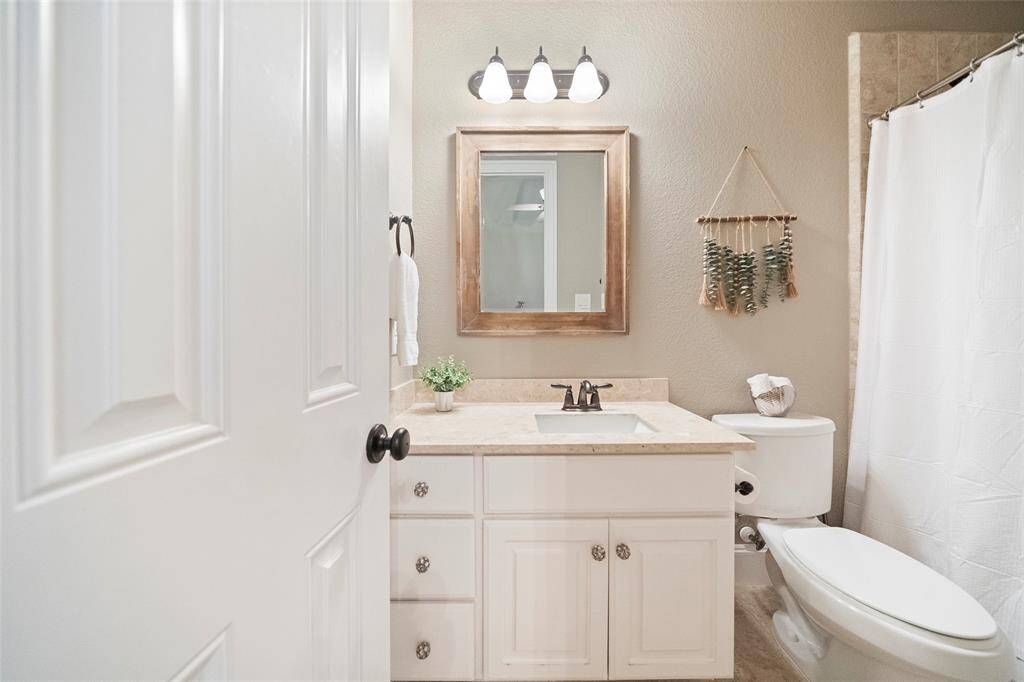 Ensuite bathroom for the back bedroom.