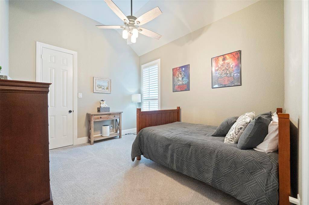 The other secondary bedroom in the retreat area.