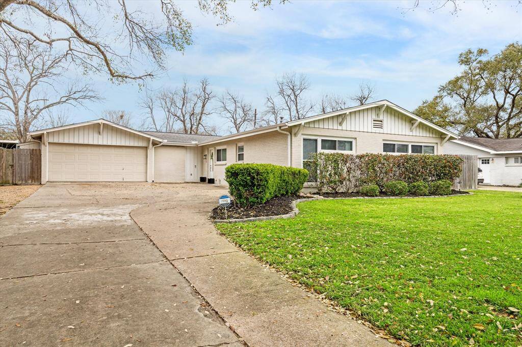Welcome to 15818 Acapulco Drive located in Jersey Village!