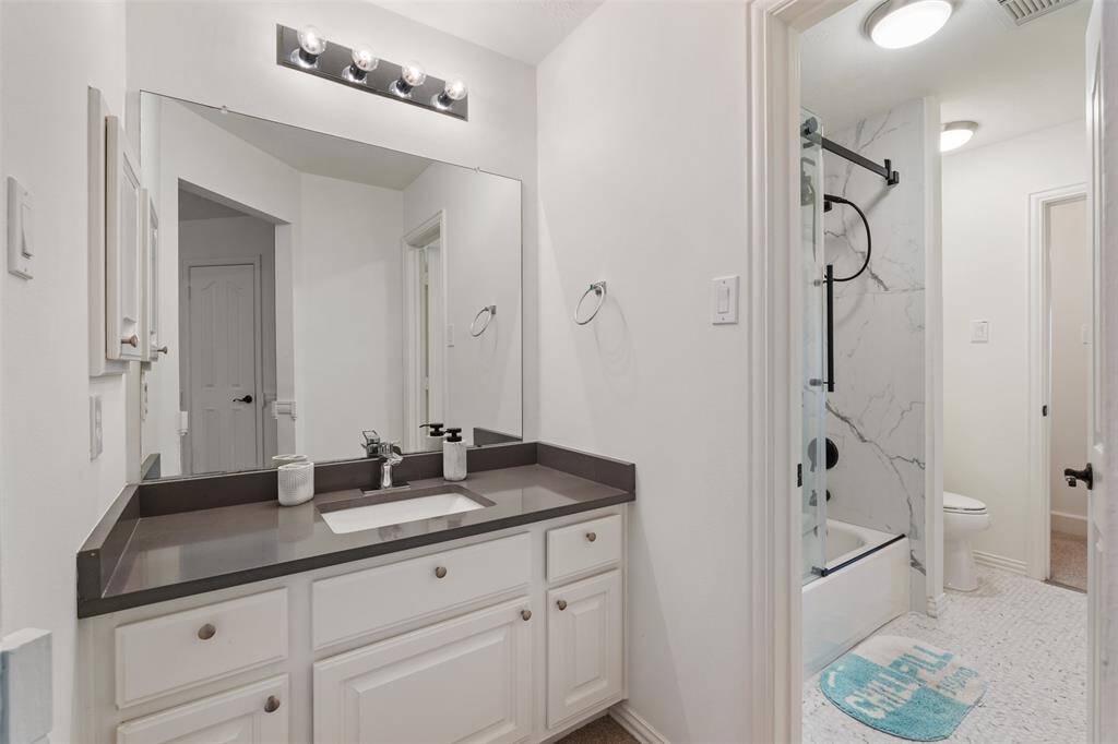 Hollywood Bath - totally renovated