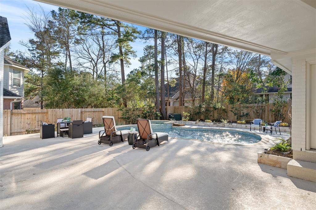 The oversized covered area of the patio keeps you cool on those hot Texas days